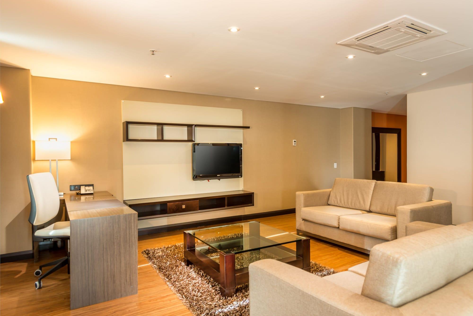 Casa Dann Carlton Hotel & Spa Μπογκοτά Εξωτερικό φωτογραφία A living room in a hotel suite