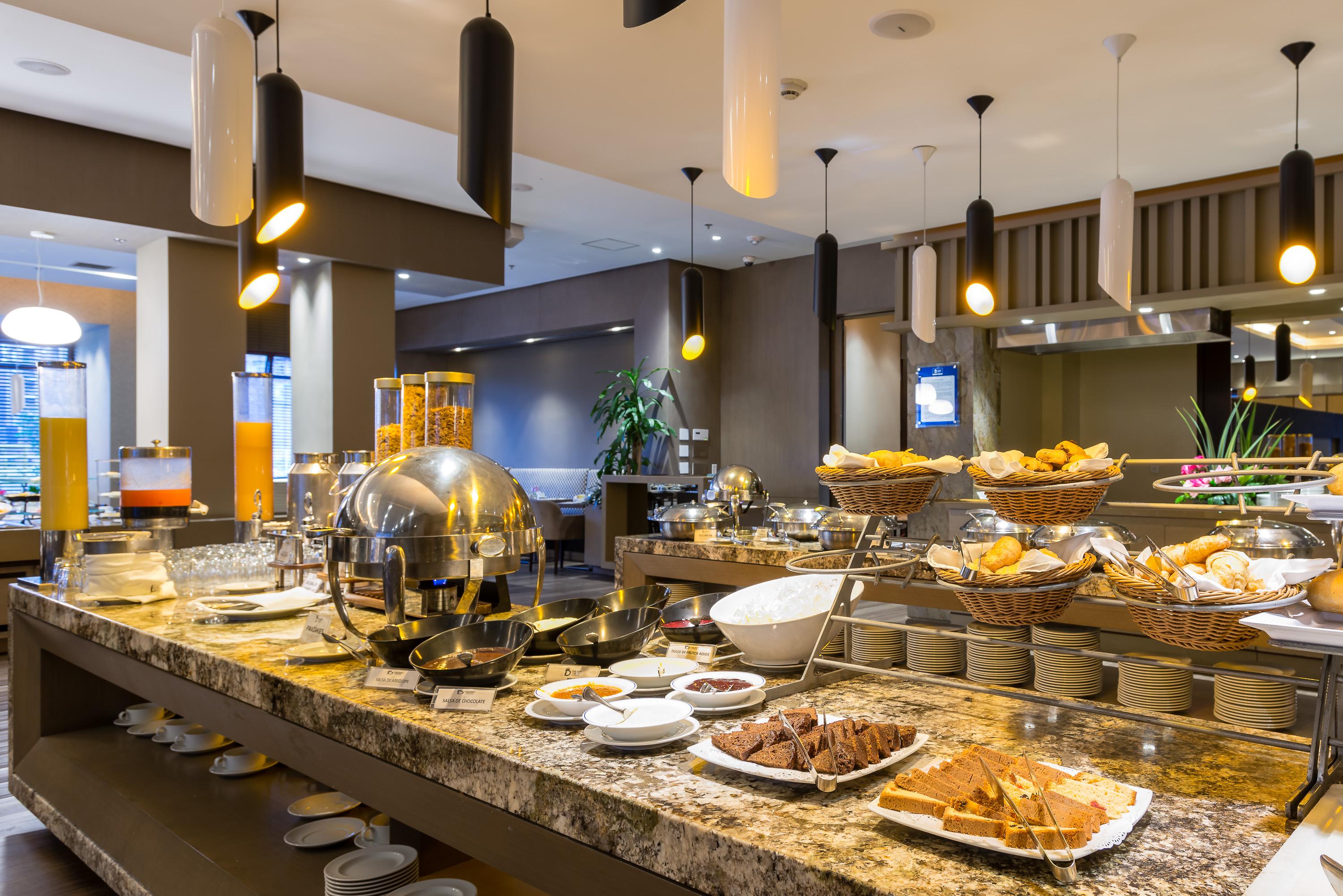 Casa Dann Carlton Hotel & Spa Μπογκοτά Εξωτερικό φωτογραφία A buffet at a hotel